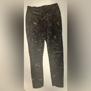 Athleta Velocity Stash Pocket Marble 7/8 Tight Black Purple Print Women’s Size M